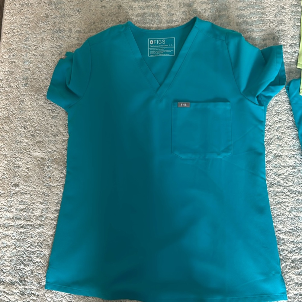 Figs one pocket scrub top